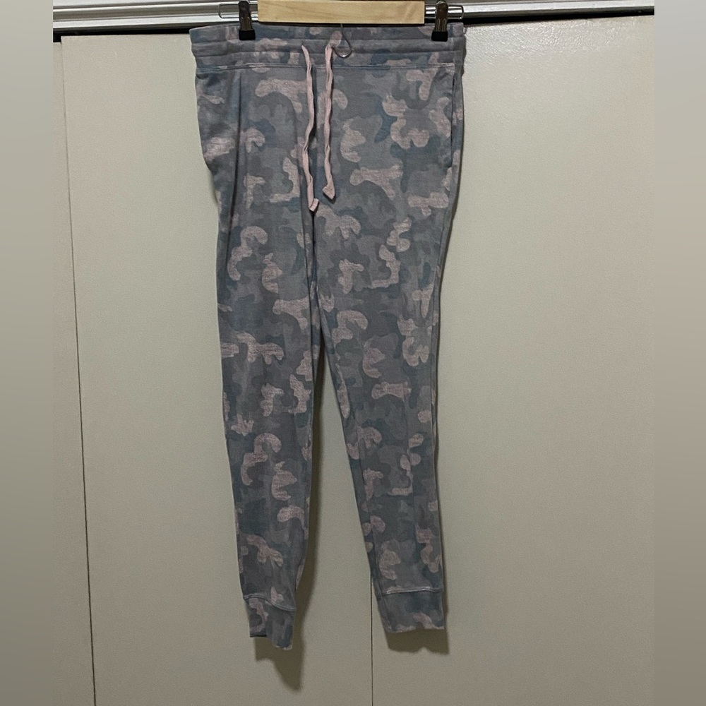 Jacalyn Intimates 2 Piece Camouflage Pajamas. Pink, blue gray tones - Picture 4 of 6